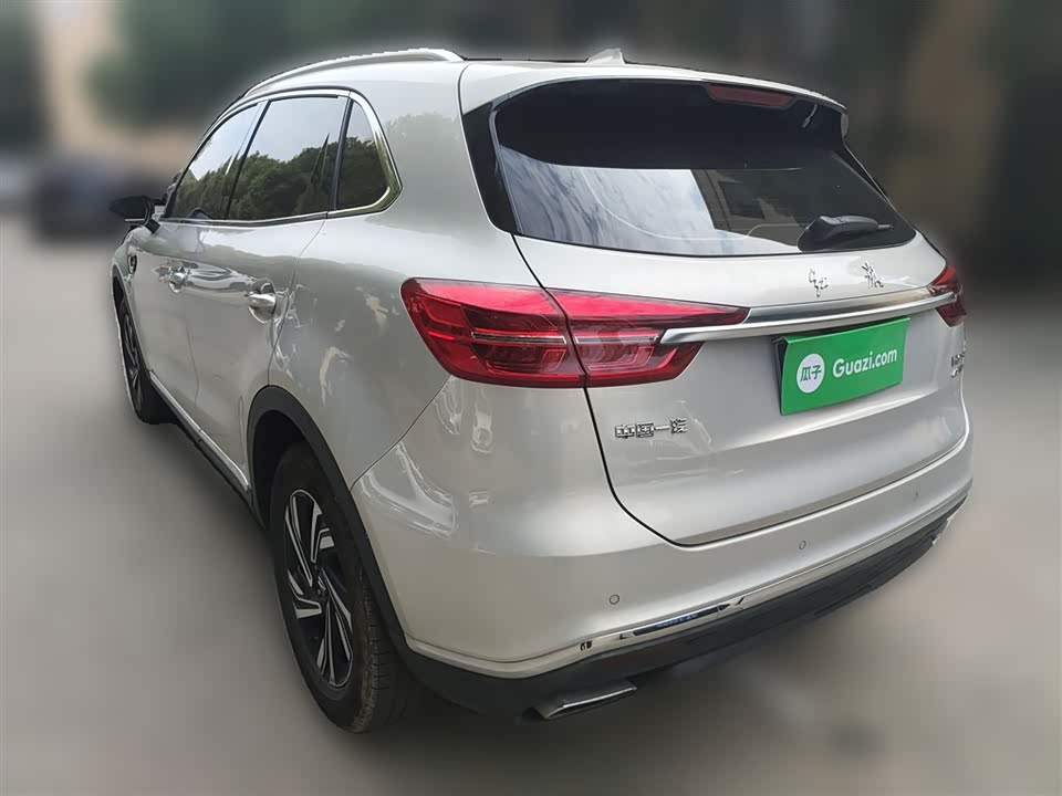 Hongqi HS5