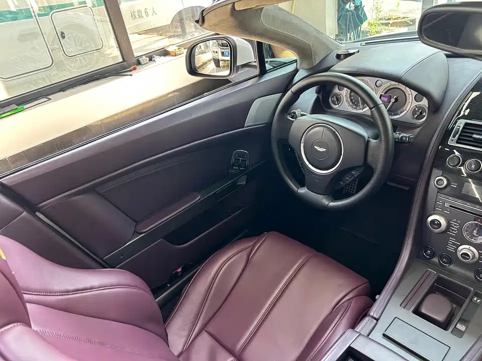 Aston Martin V8 Vantage