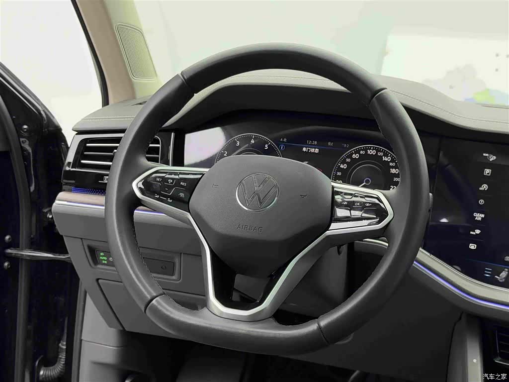 Volkswagen Touareg, 2025 12