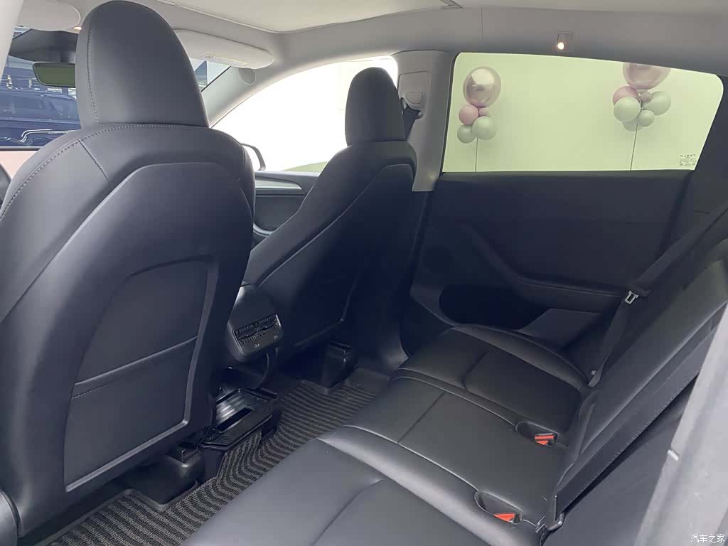 Tesla Model Y, 2024 6