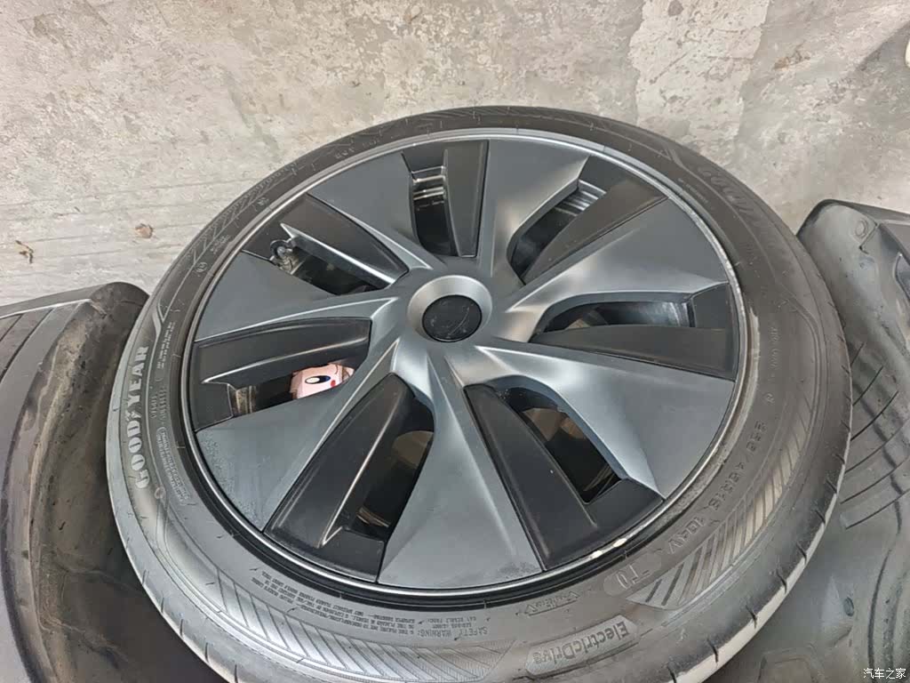 Tesla Model Y, 2023 23