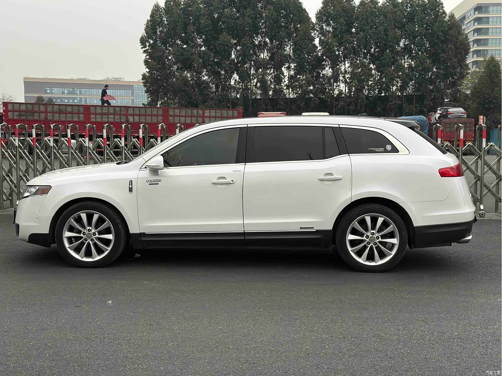 Lincoln MKT, 2012 8