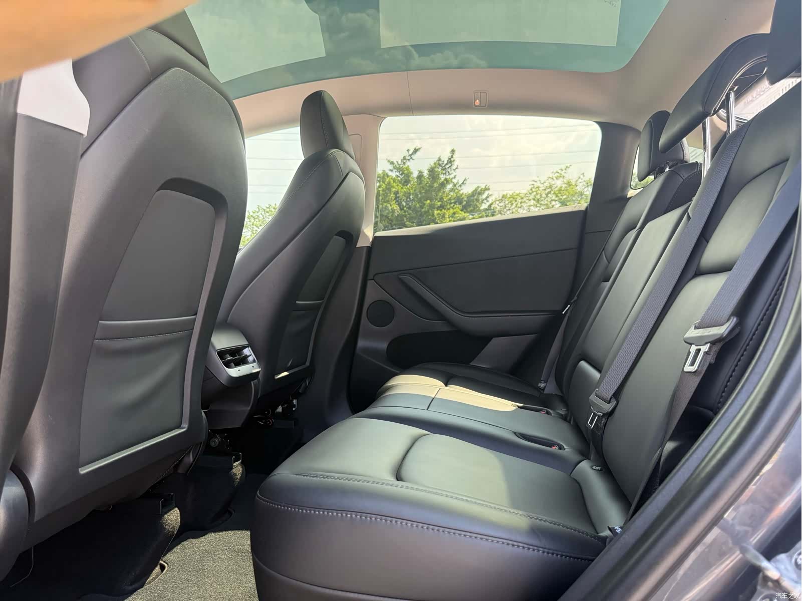 Tesla Model Y, 2023 8