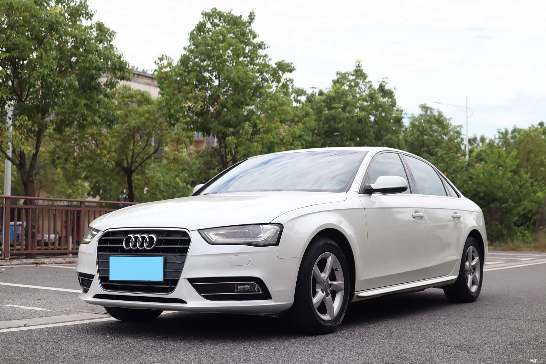 Audi A4L, 2013 1