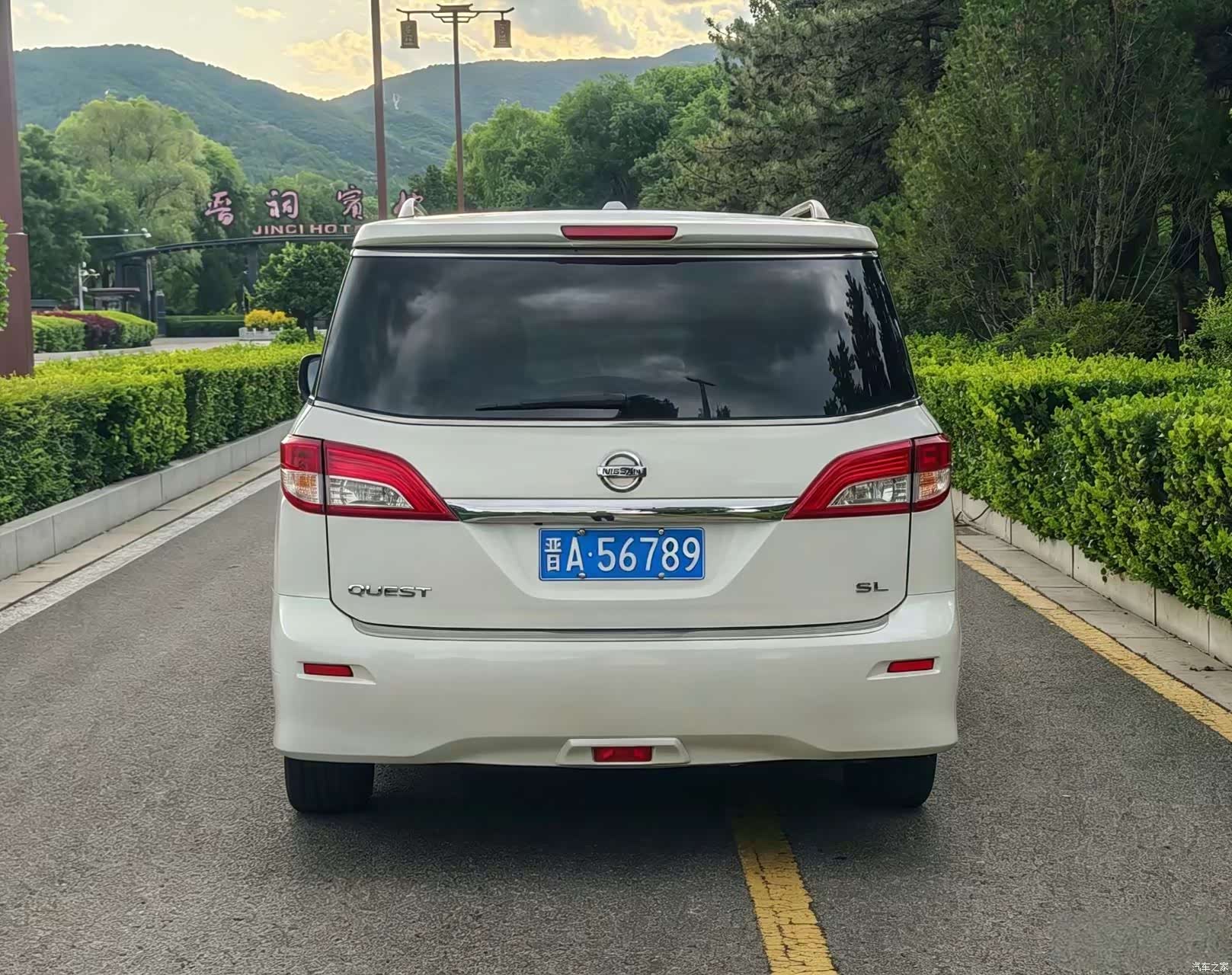 Nissan SL, 2017 все фото