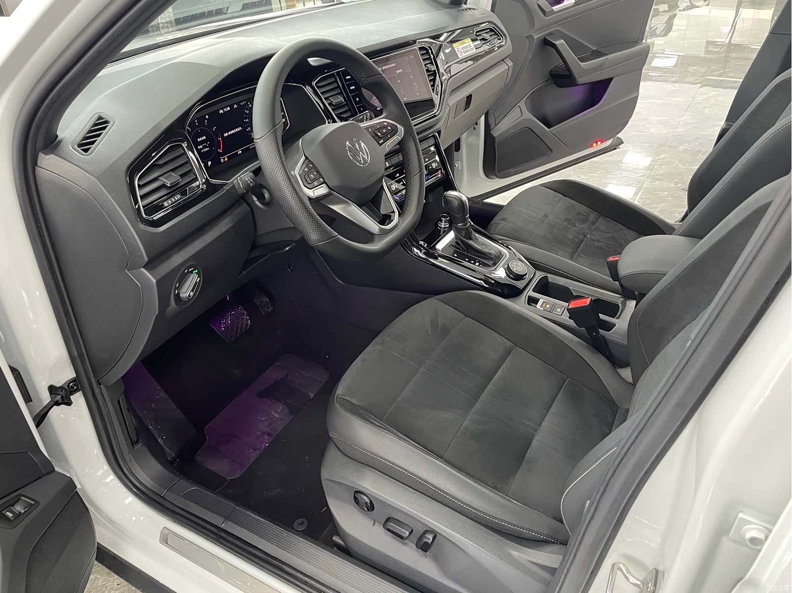 Volkswagen T-ROC, 2021 все фото