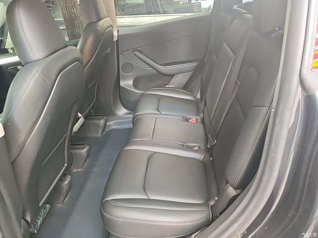Tesla Model Y, 2024 17