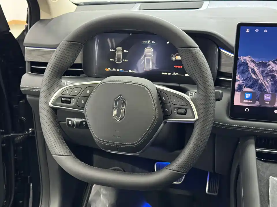 AITO Ask the world M7