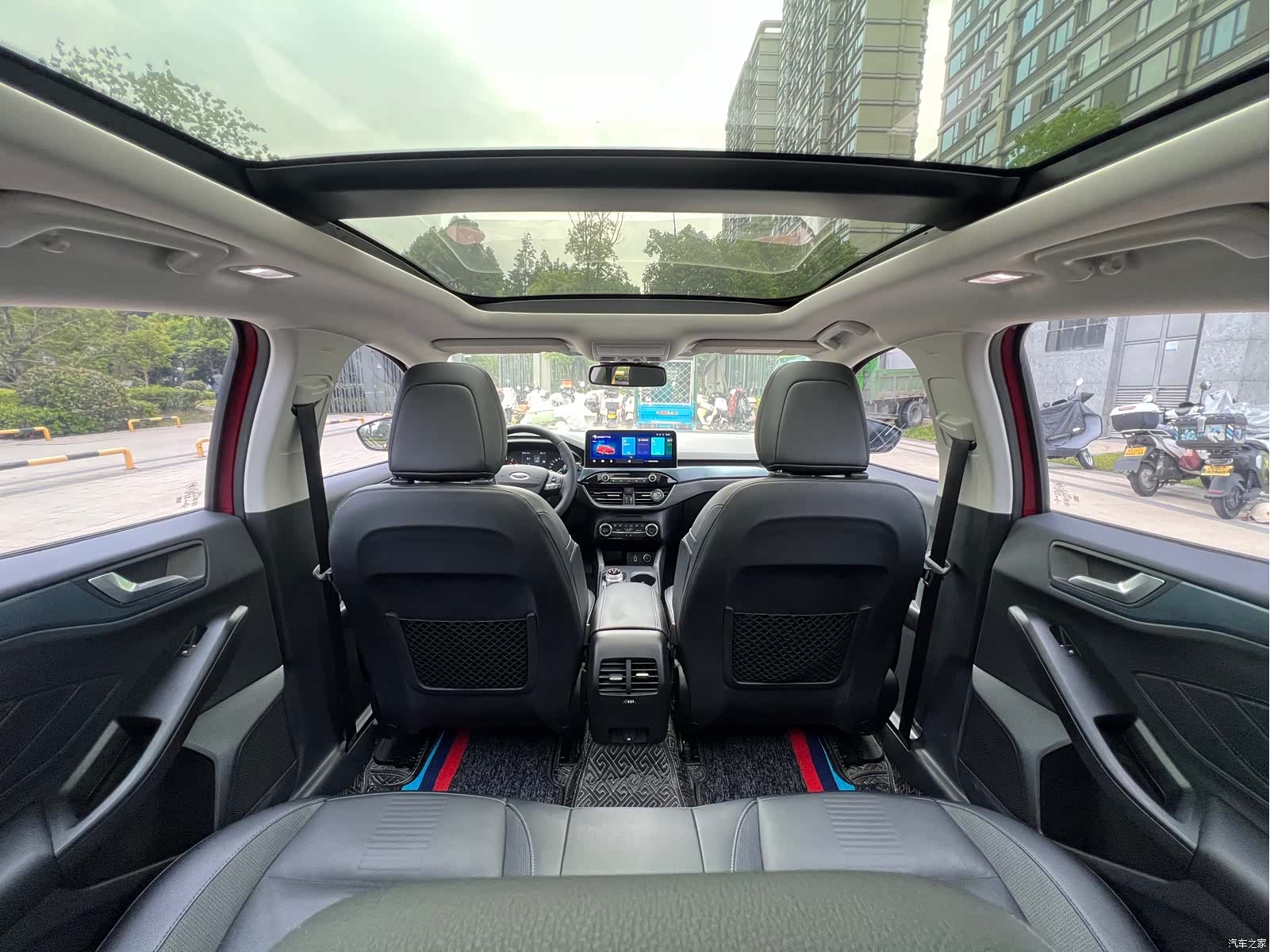 Ford Focus, 2019 все фото