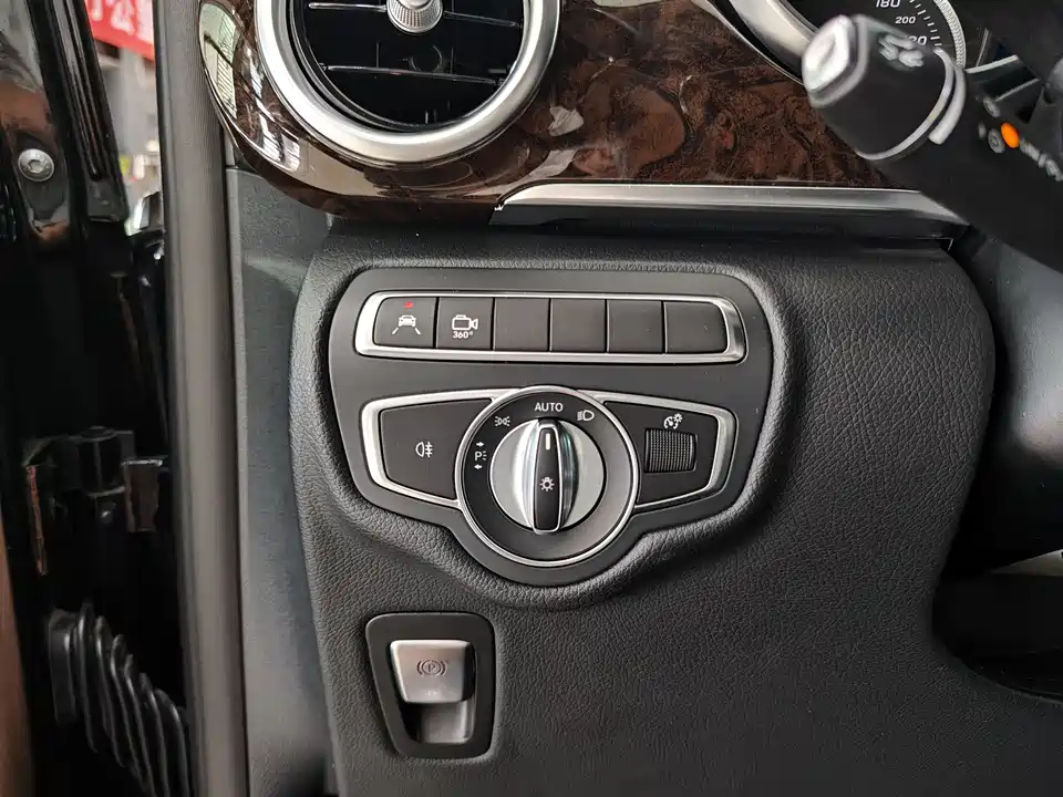 Mercedes-Benz V-class