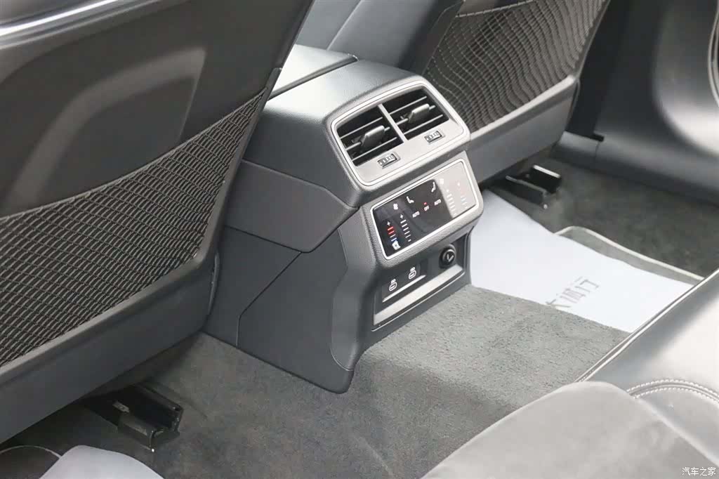 Audi A7L, 2024 21