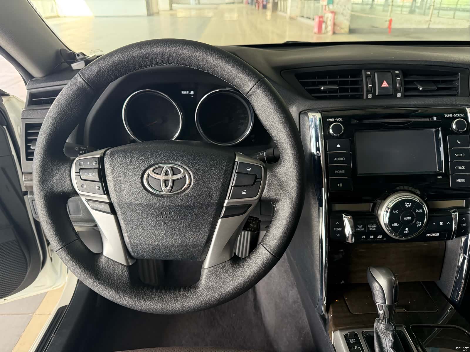 Toyota 2.5V, 2015 9