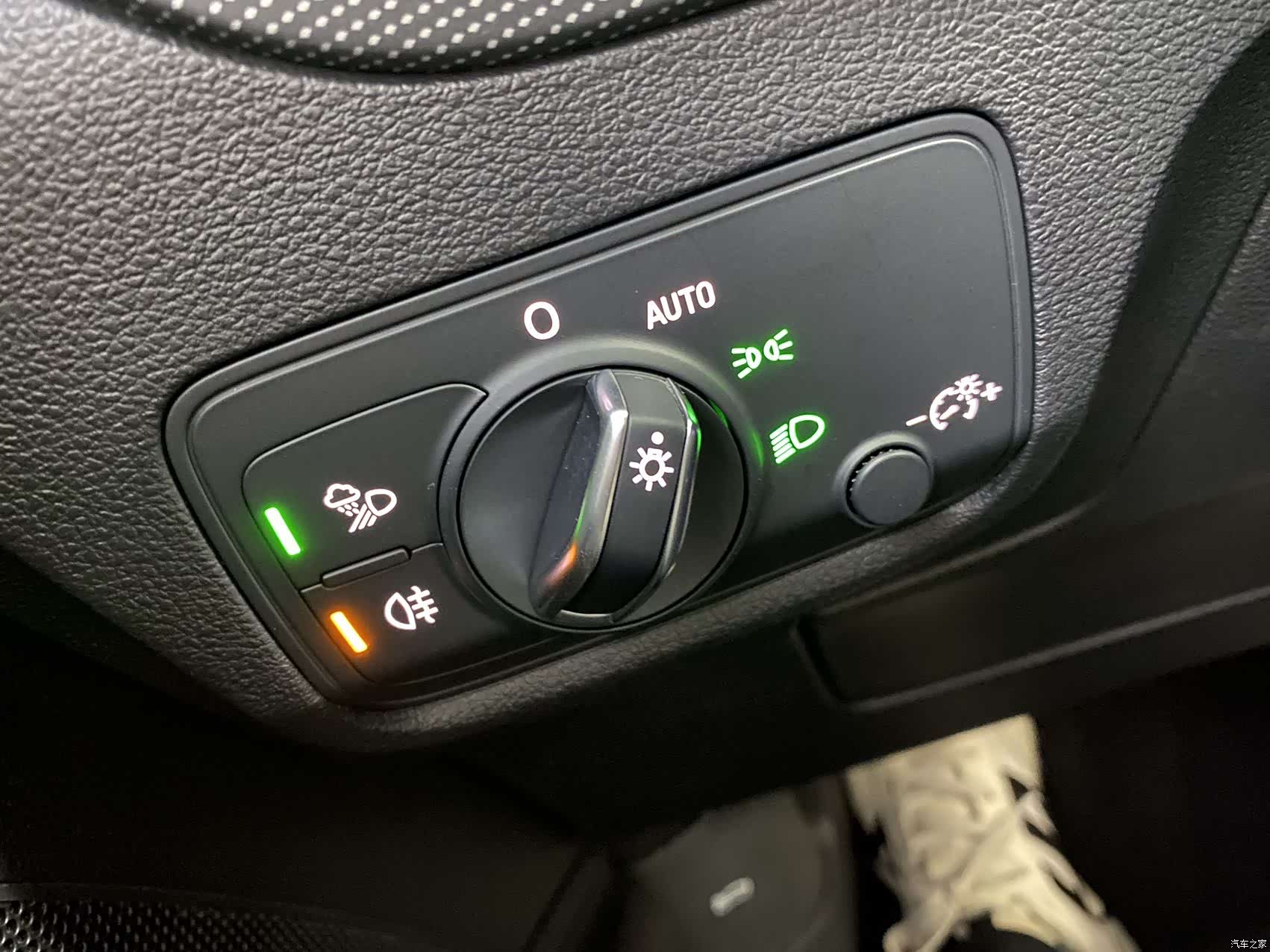 Audi Q2L, 2022 9