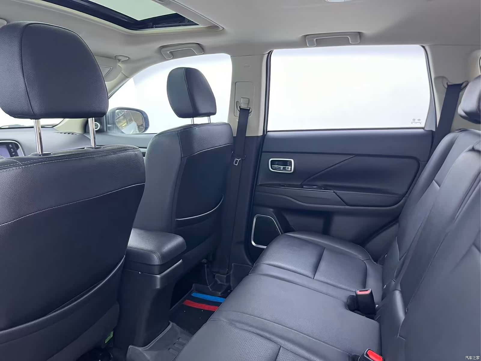 Mitsubishi Outlander, 2019 14