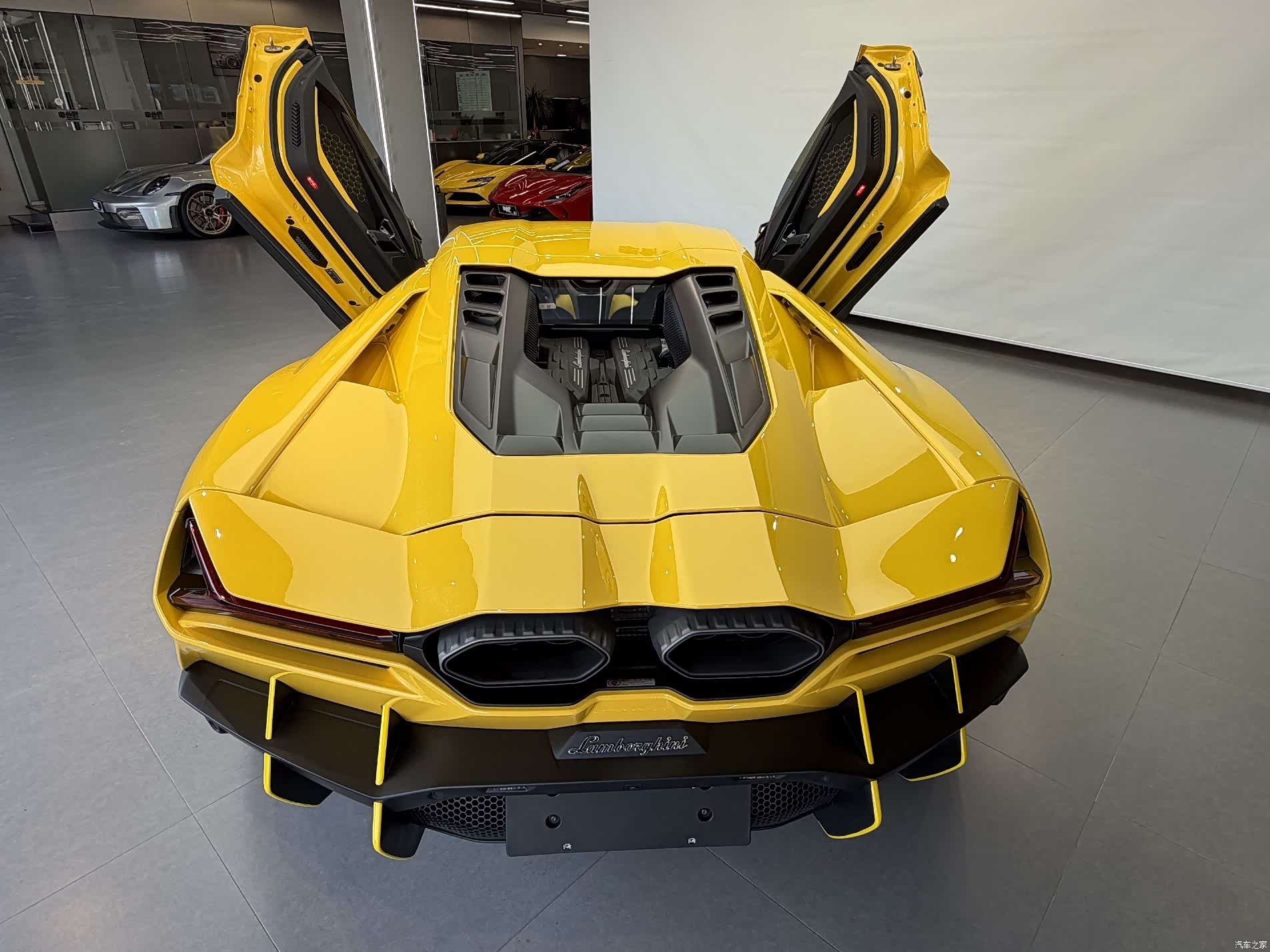 Lamborghini Revuelto, 2025 4