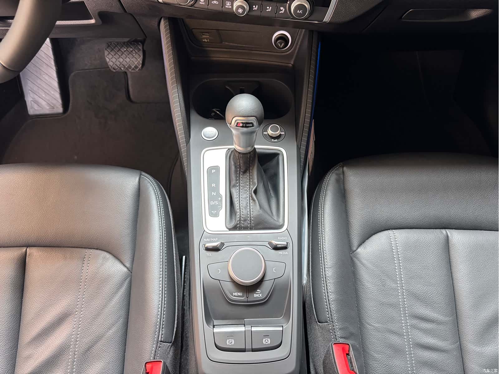 Audi Q2L, 2023 10
