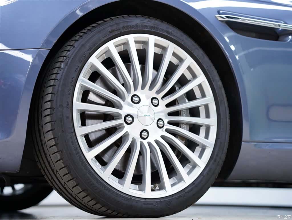 Aston Martin Rapide, 2011 16