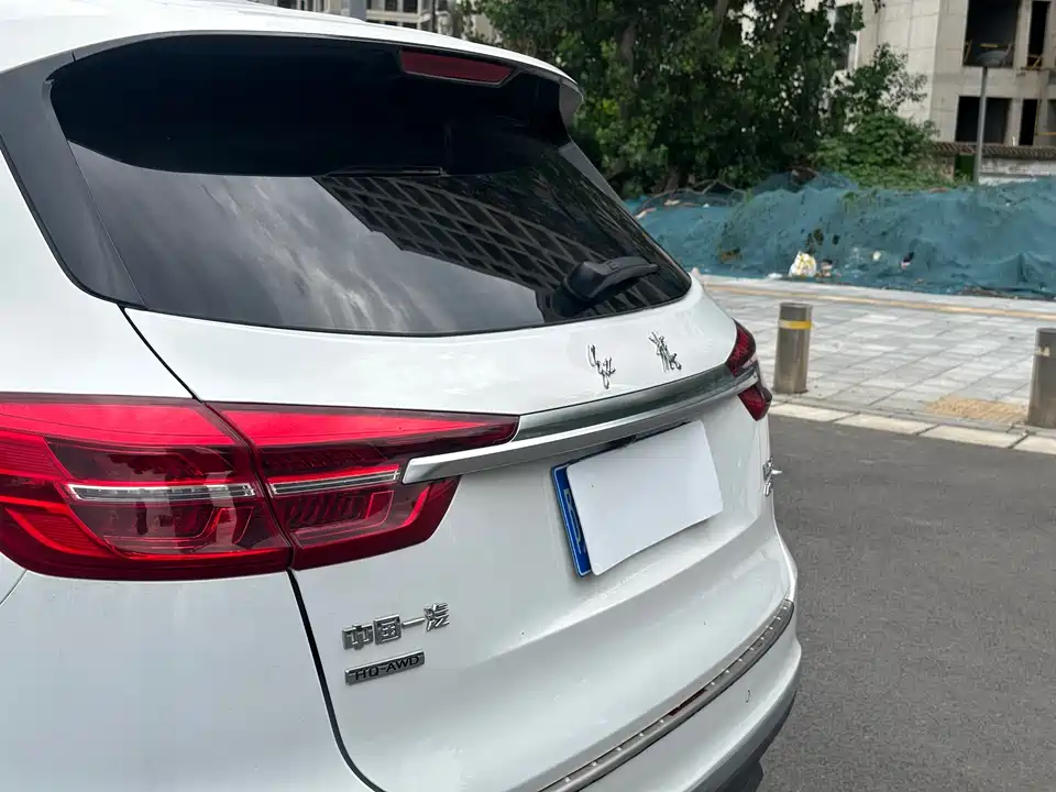 Hongqi HS5