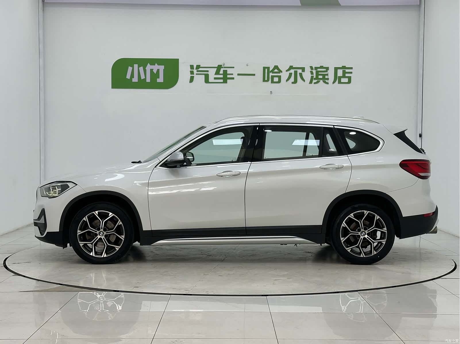 BMW X1, 2022 все фото