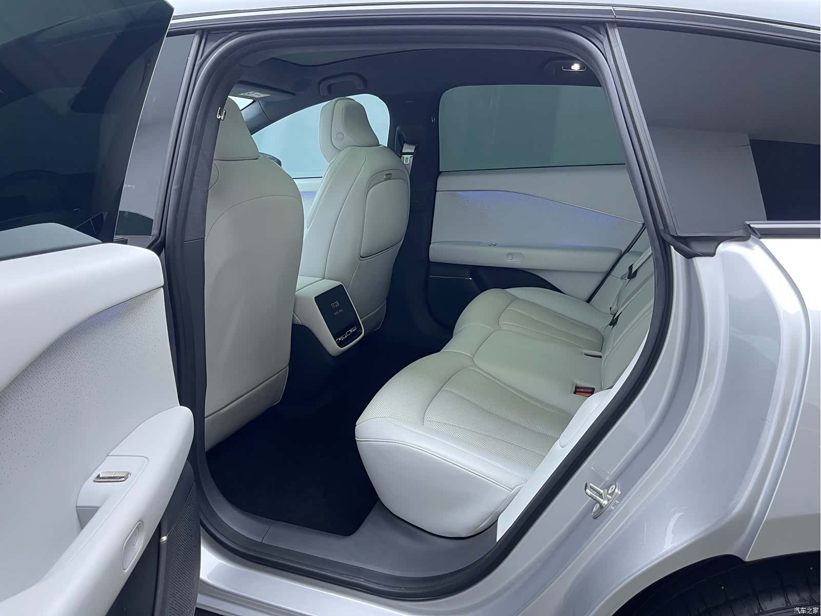Xpeng P7, 2025 14