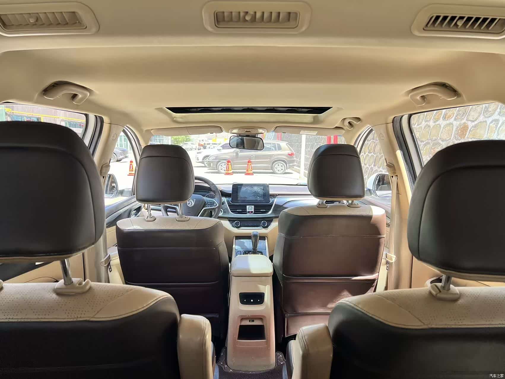 Wuling 730, 2017 11