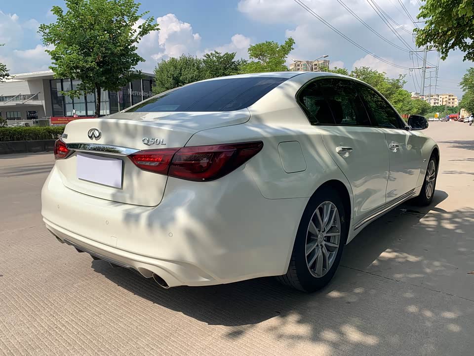 Infiniti Q50L