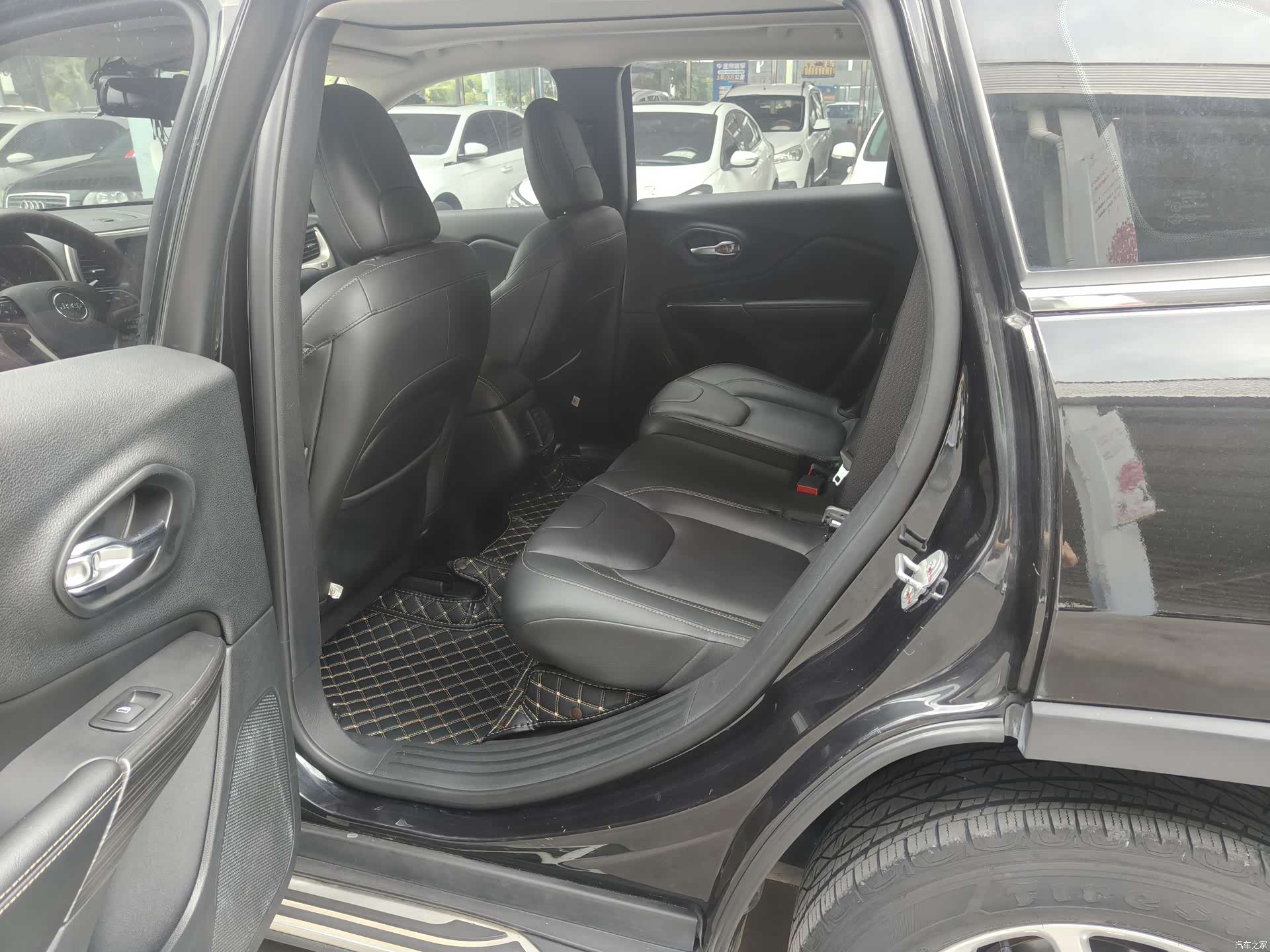 Jeep Cherokee, 2018 8