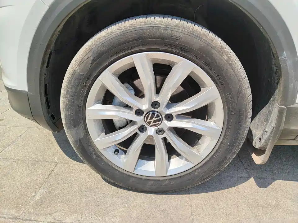 Volkswagen T-ROC exploring Songs