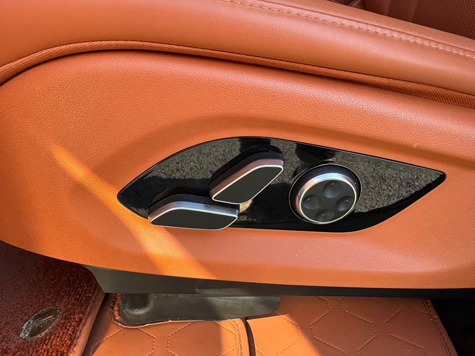 AITO Ask the world M7