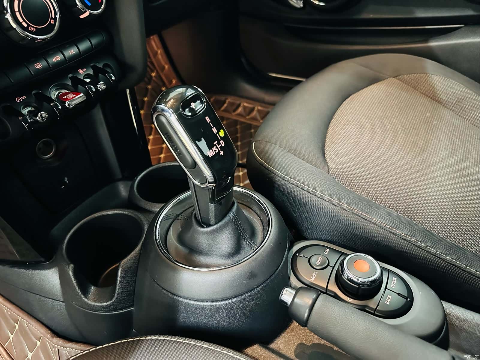 Mini ONE, 2020 15