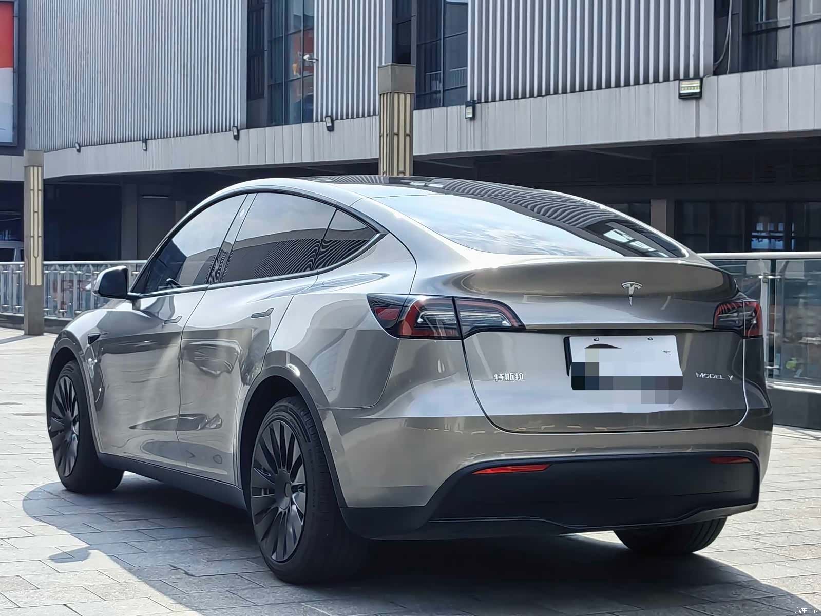 Tesla Model Y, 2021 12
