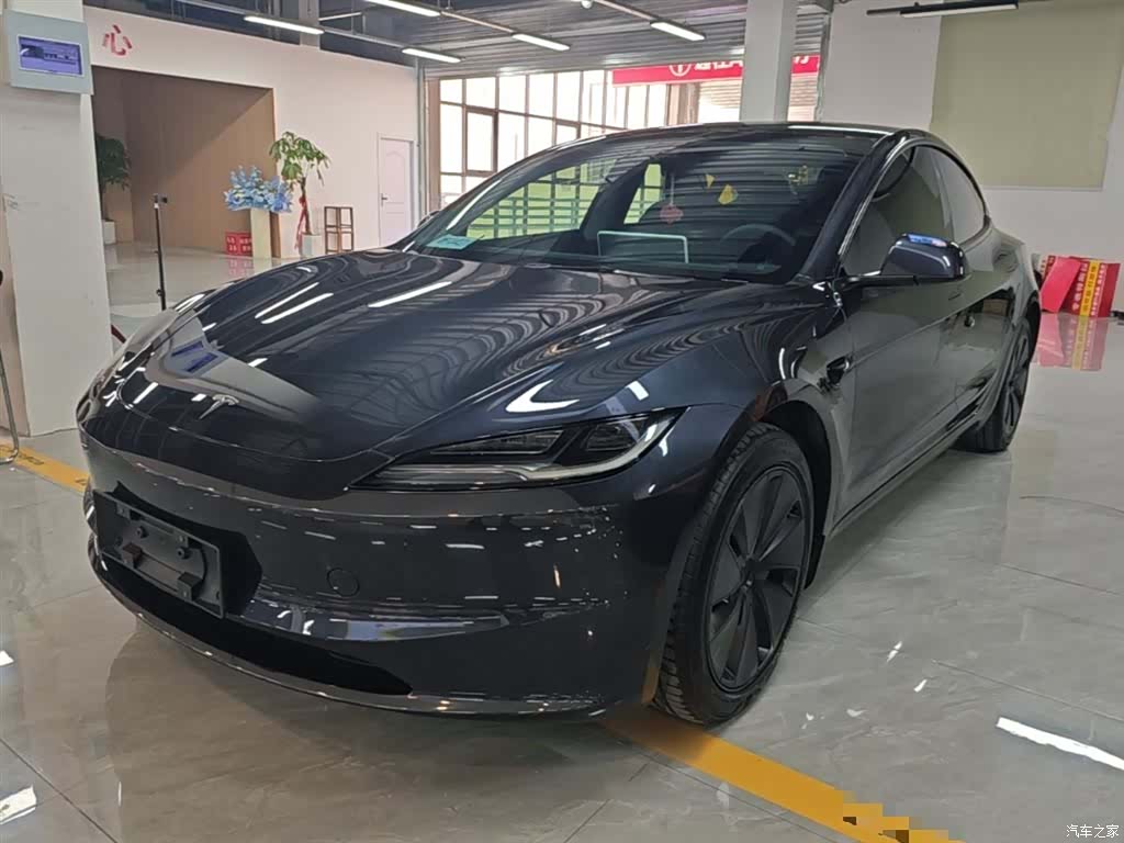 Tesla Model 3, 2025 1
