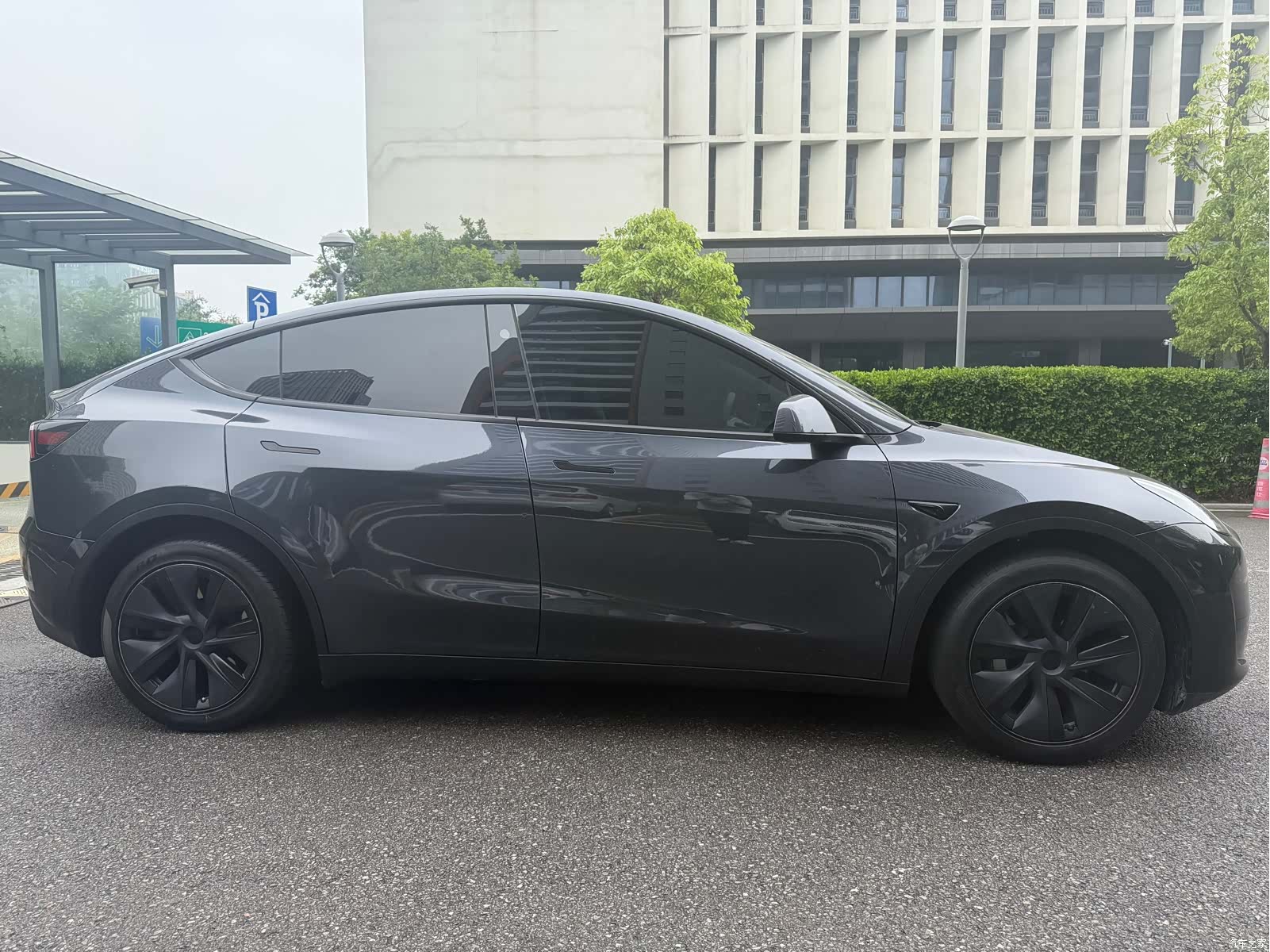 Tesla Model Y, 2024 4