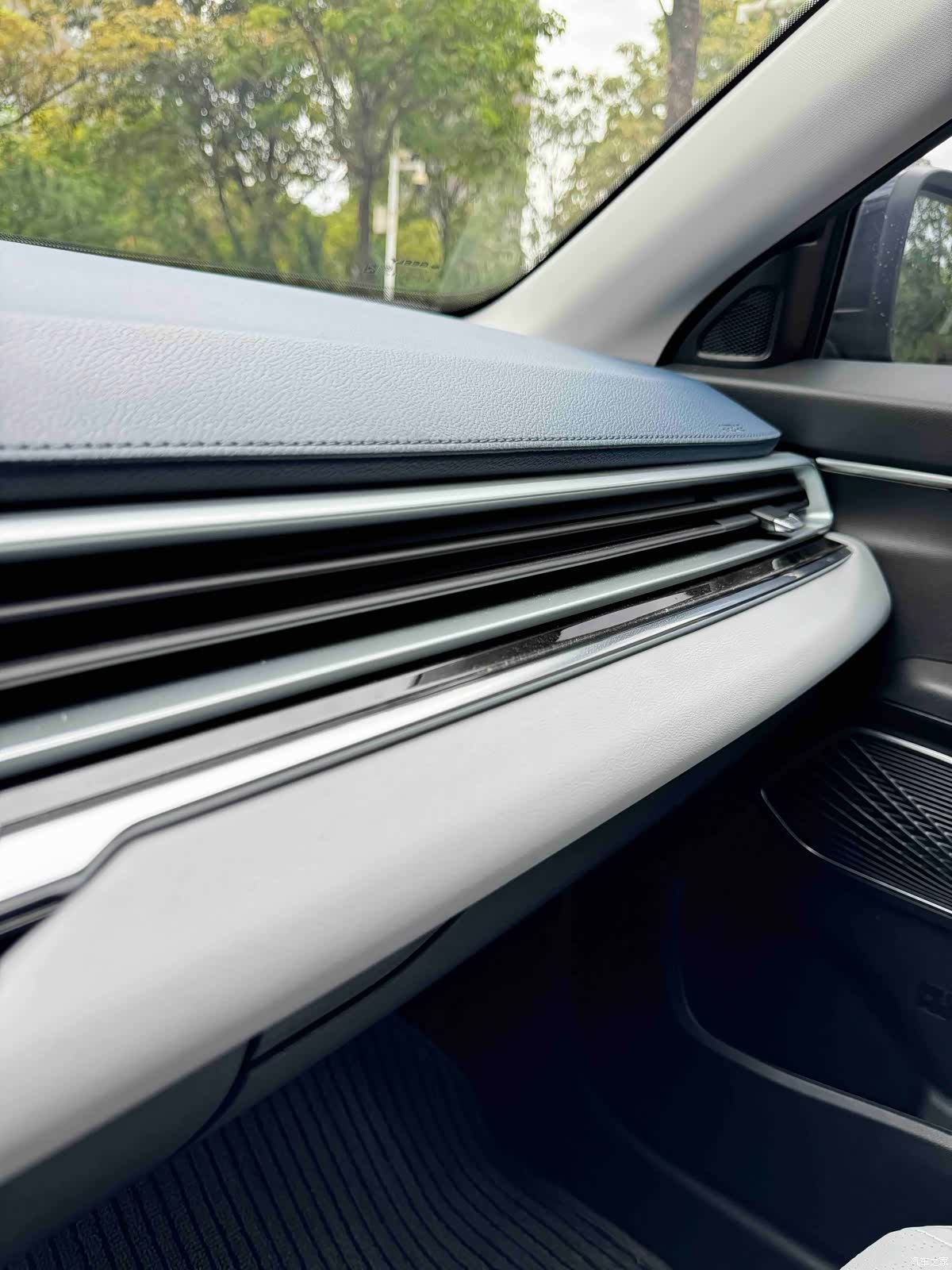 Geely Emgrand, 2022 28