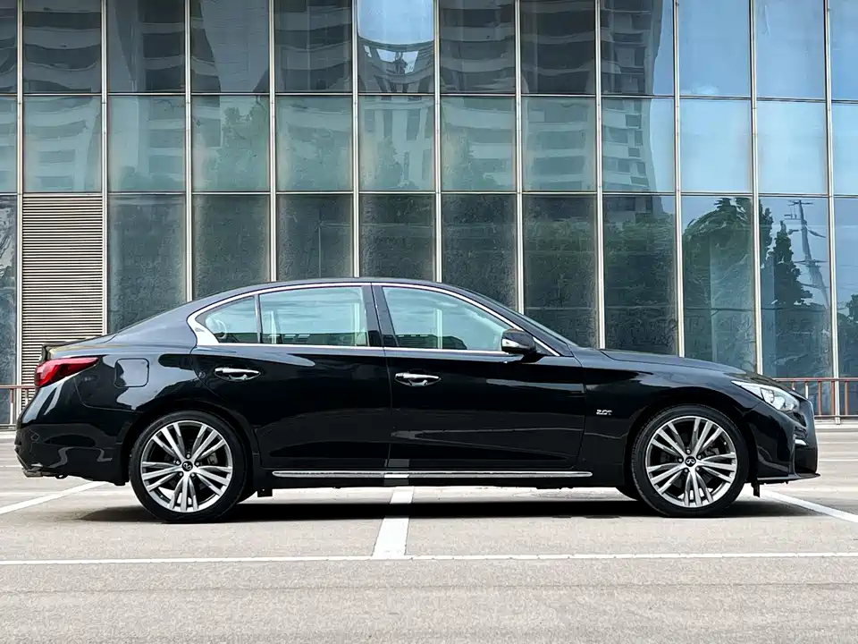 Infiniti Q50L