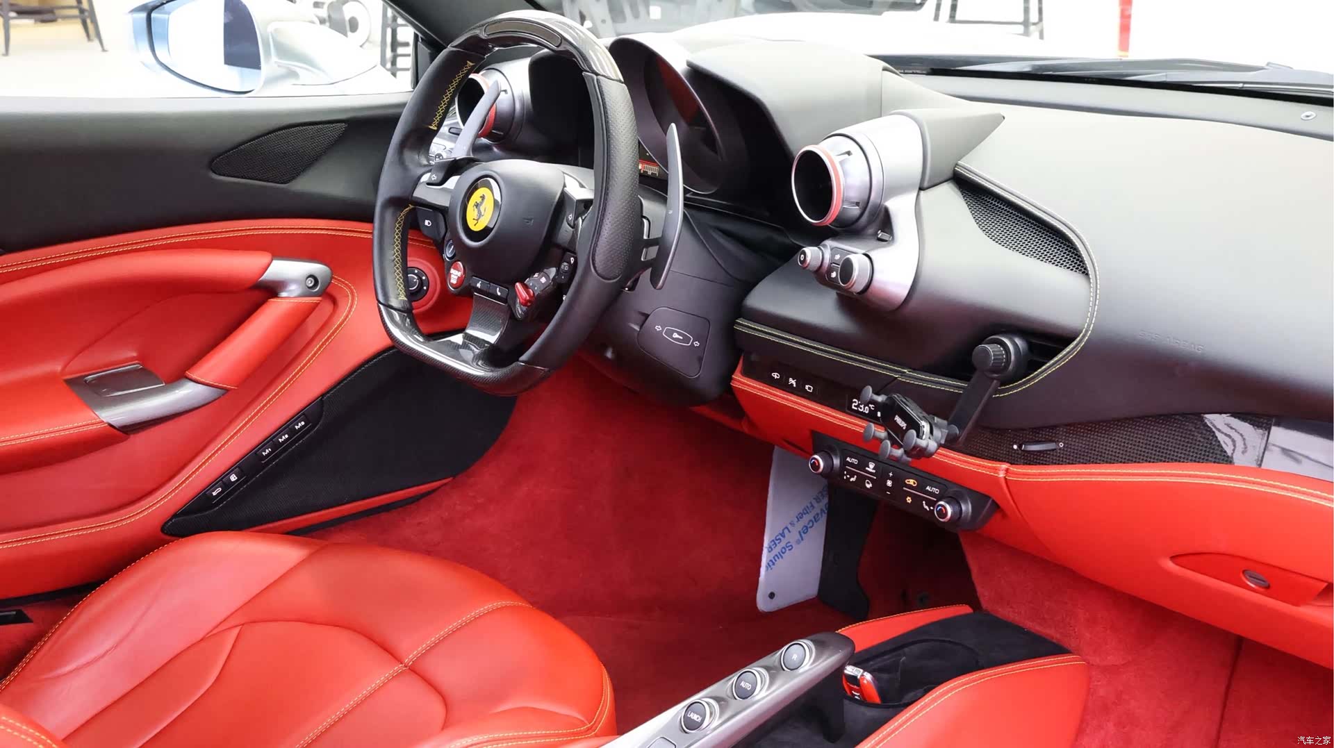 Ferrari F8, 2021 9