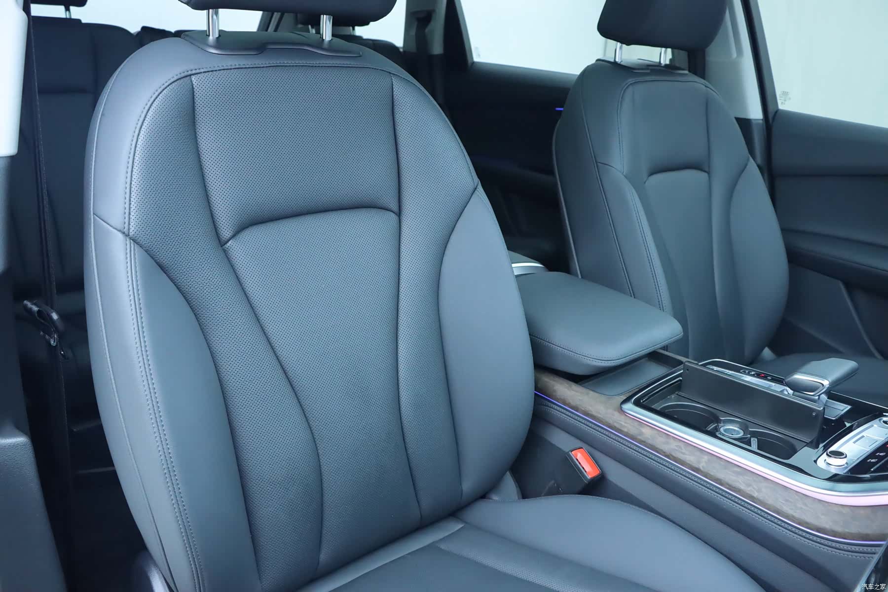Audi Q7, 2023 10