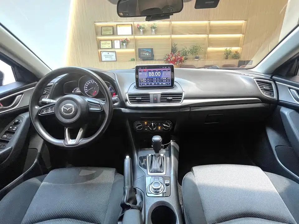 Mazda 3 Angkesaila