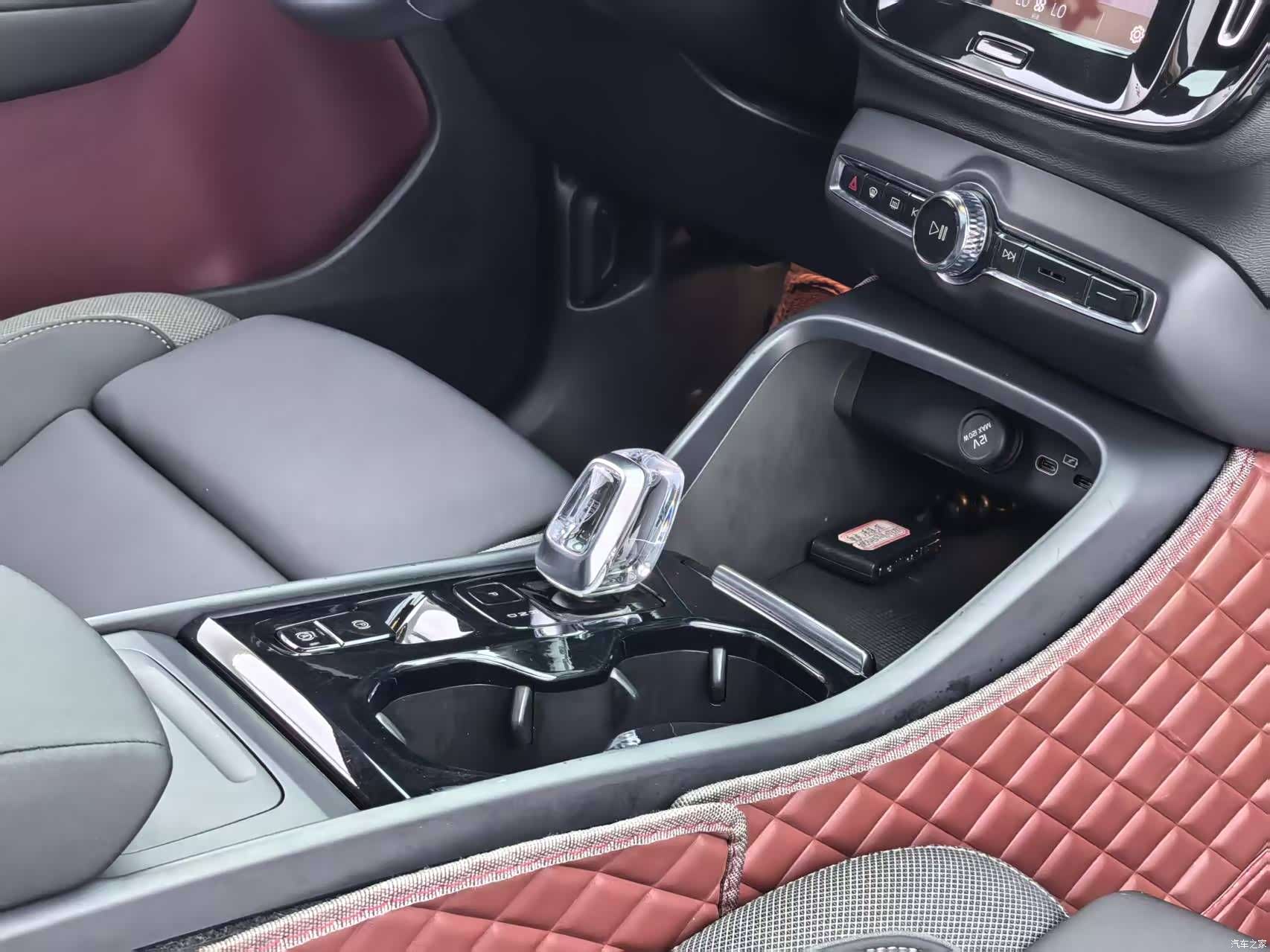 Volvo XC40, 2023 4