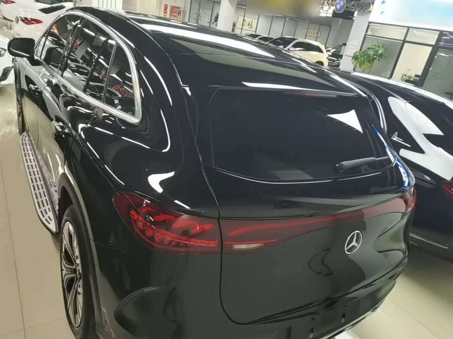 Mercedes-Benz EQE SUV 2024, фото 6