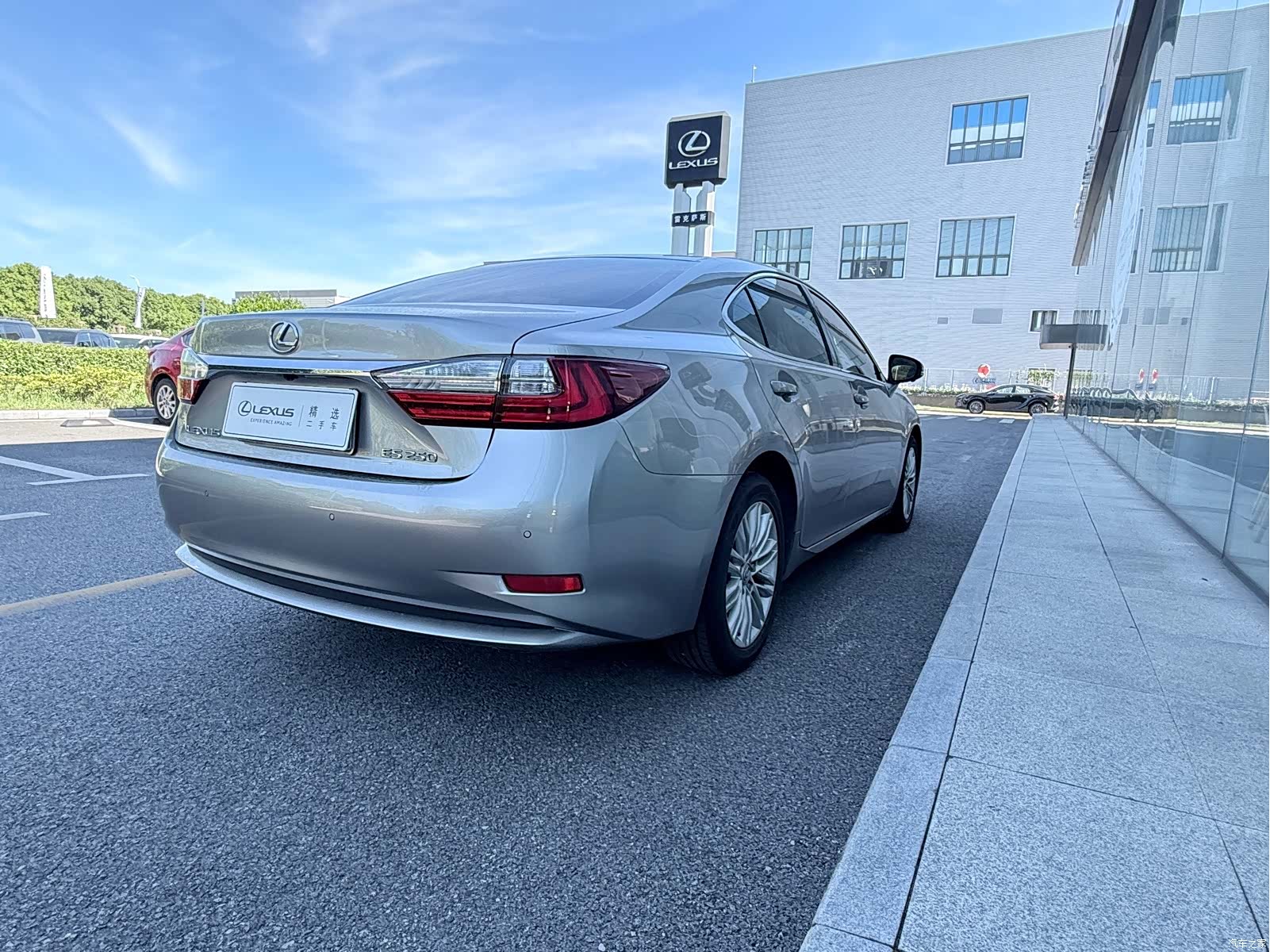 Lexus ES, 2018 13
