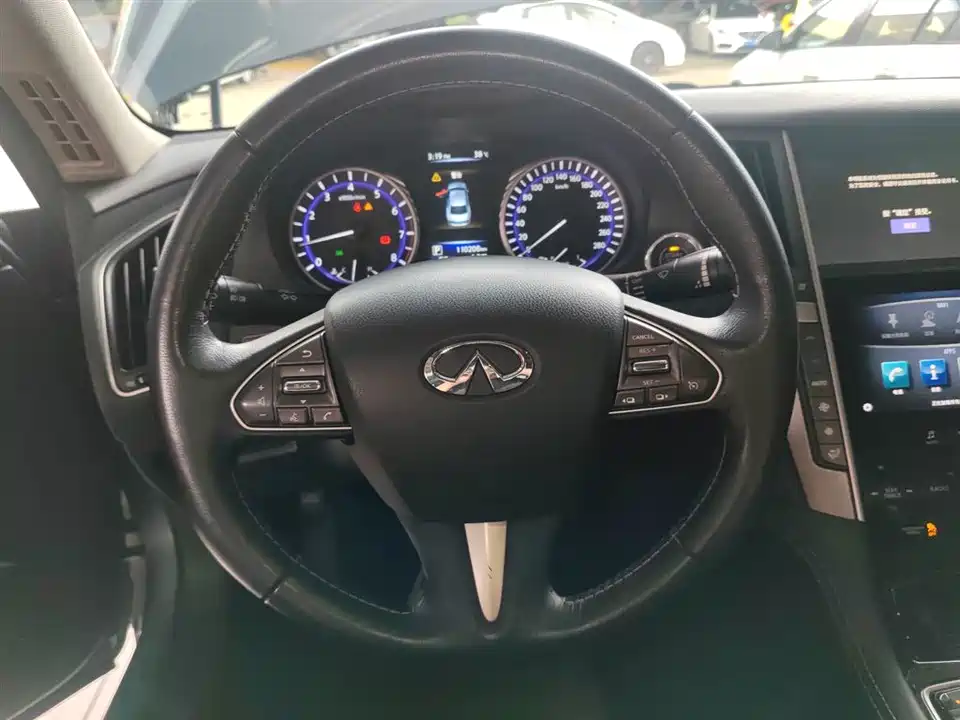 Infiniti Q50L