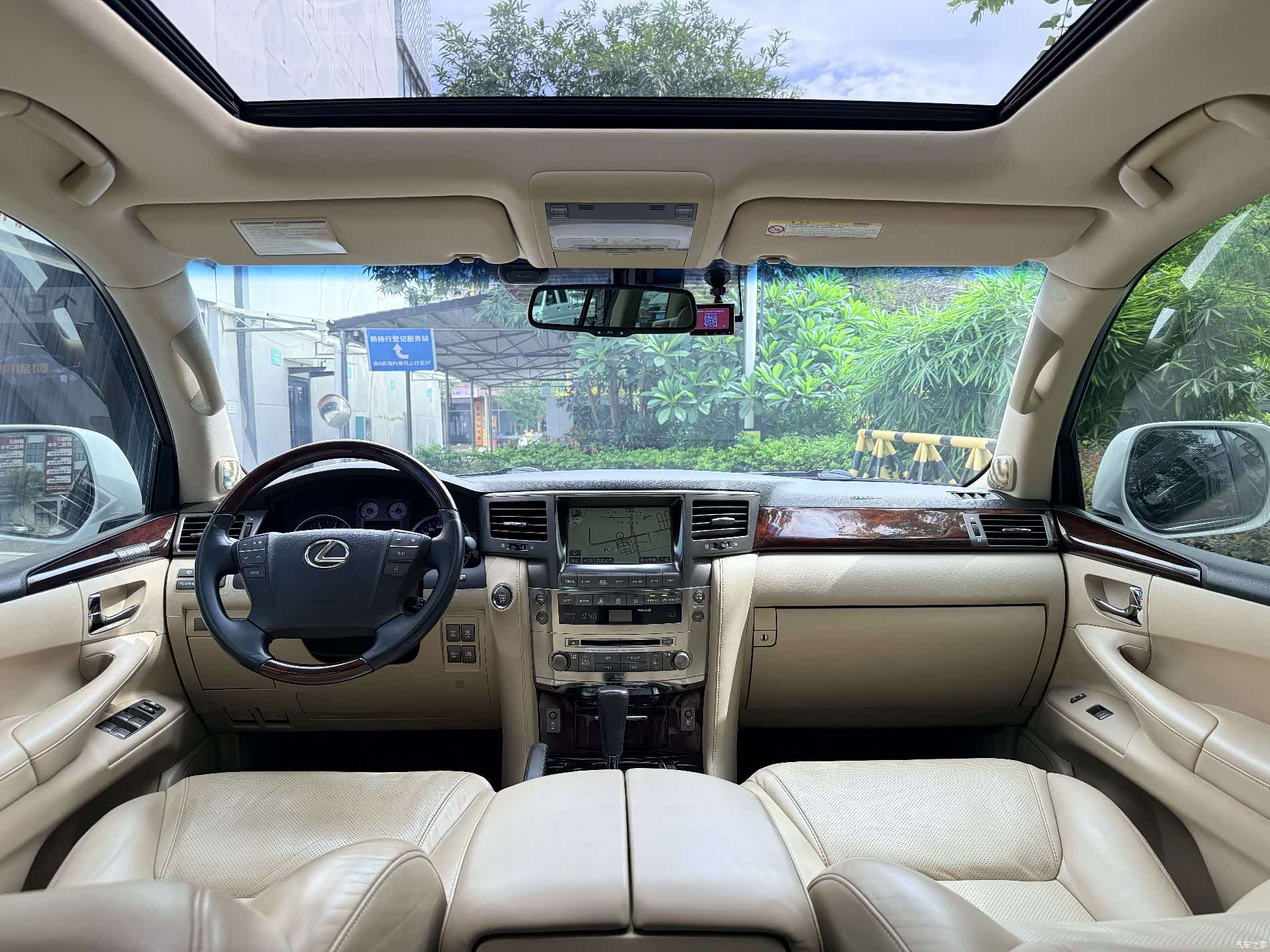 Lexus LX, 2008 9