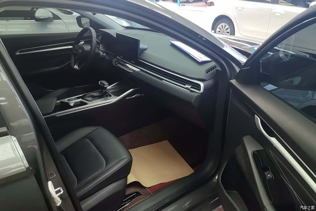 Geely Emgrand, 2025 8
