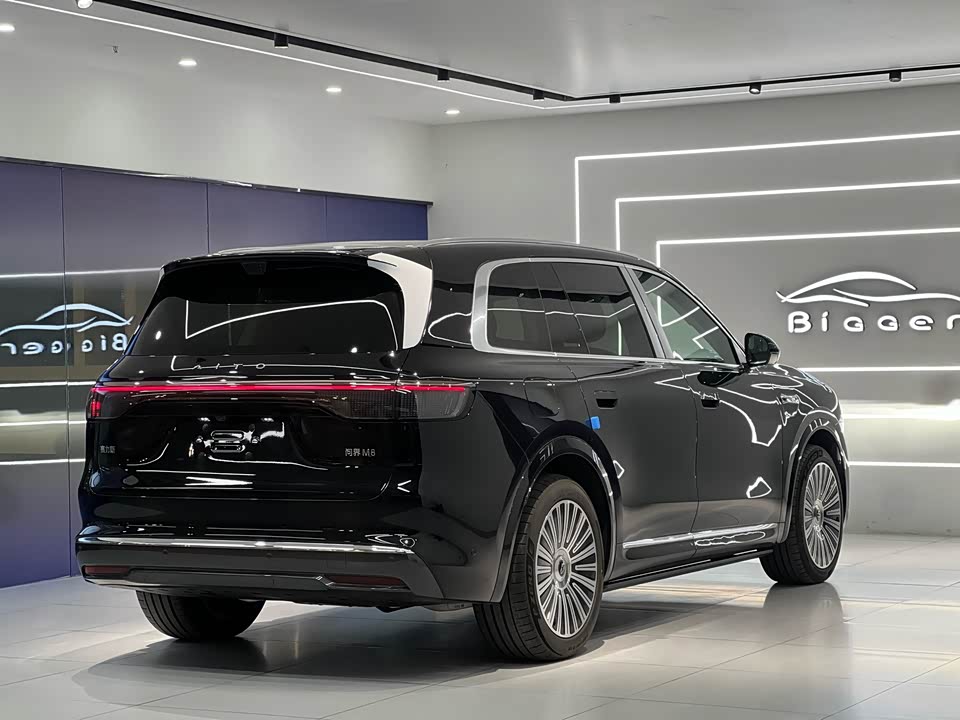 AITO Ask the world M8