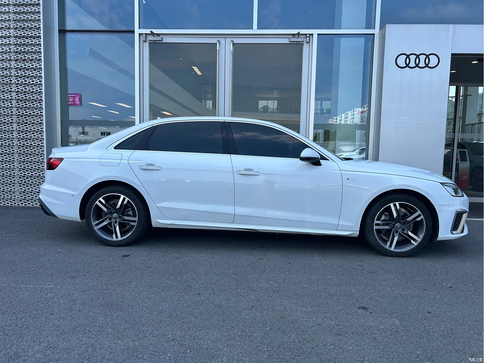 Audi A4L, 2020 3
