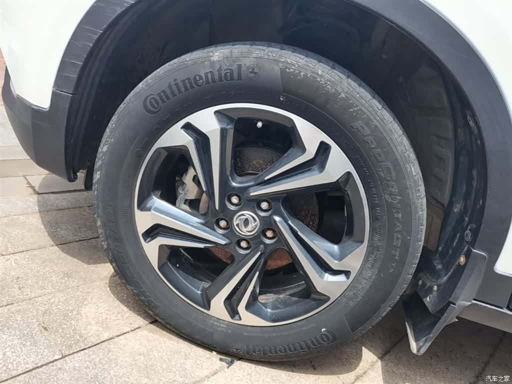 DongFeng AX7, 2016 23