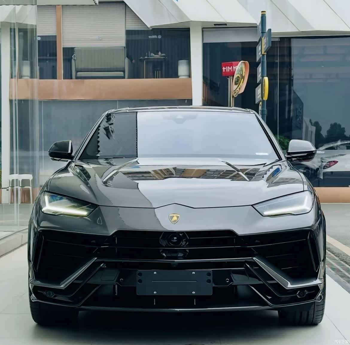 Lamborghini Urus, 2019 1
