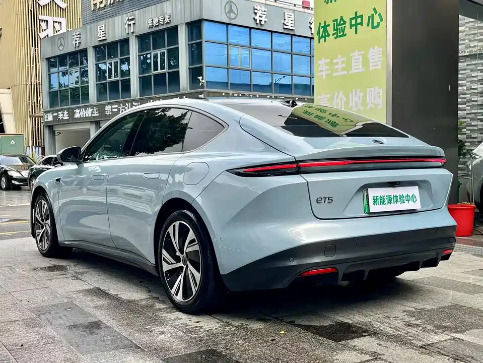 NIO ET5