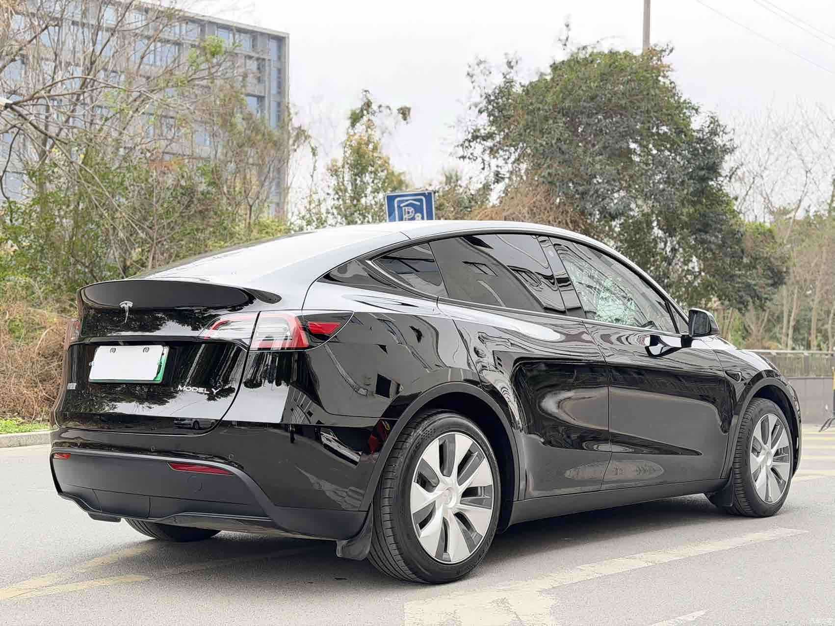 Tesla Model Y, 2023 4